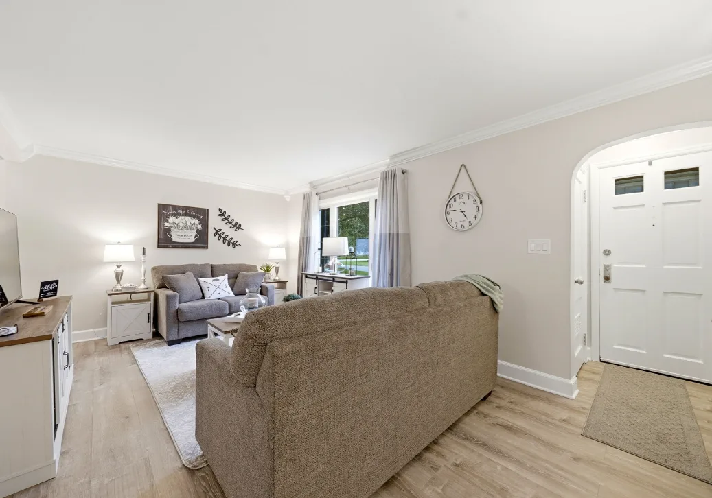 14 Martha Dr, photo 4 of 19