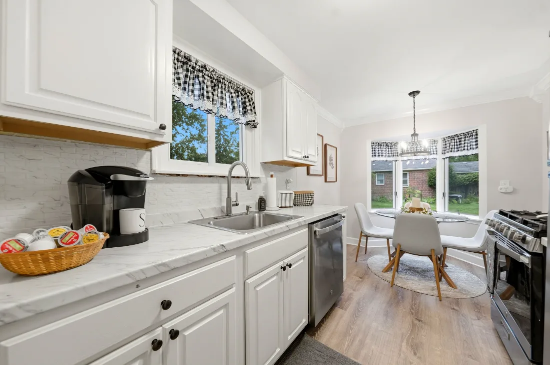 14 Martha Dr, photo 8 of 19