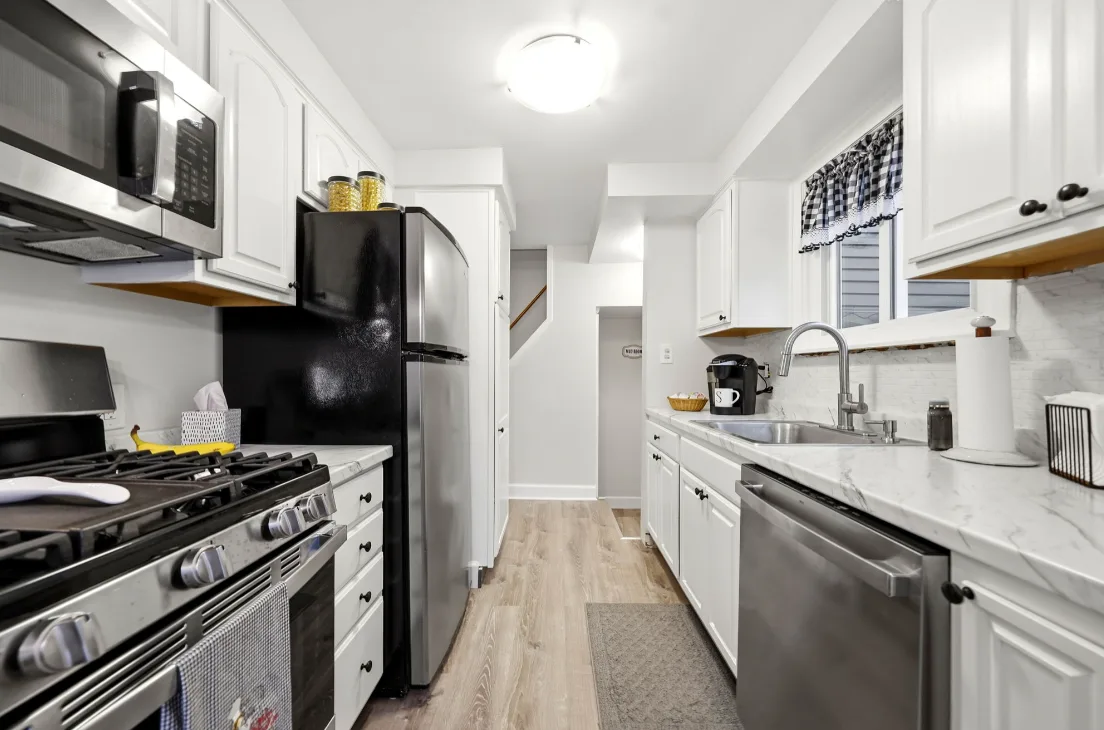 14 Martha Dr, photo 9 of 19