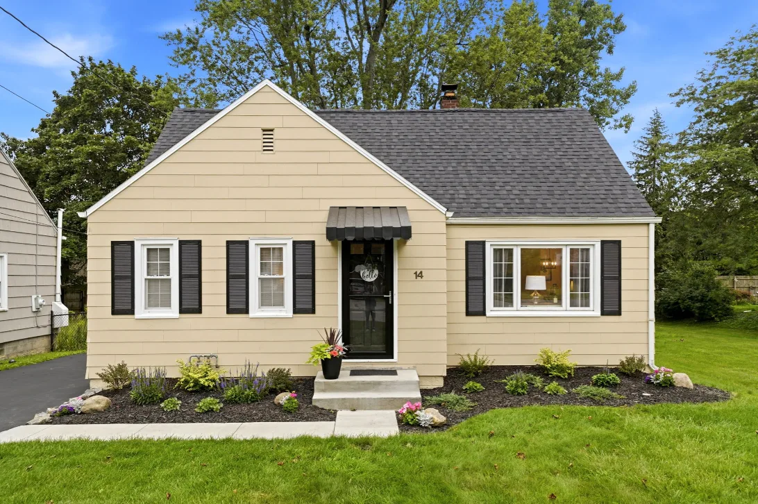 14 Martha Dr, photo 2 of 19