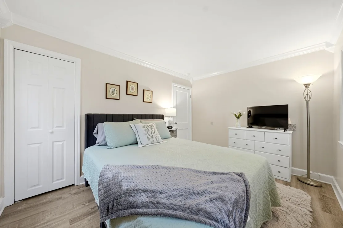 14 Martha Dr in Bowmansville, NY
