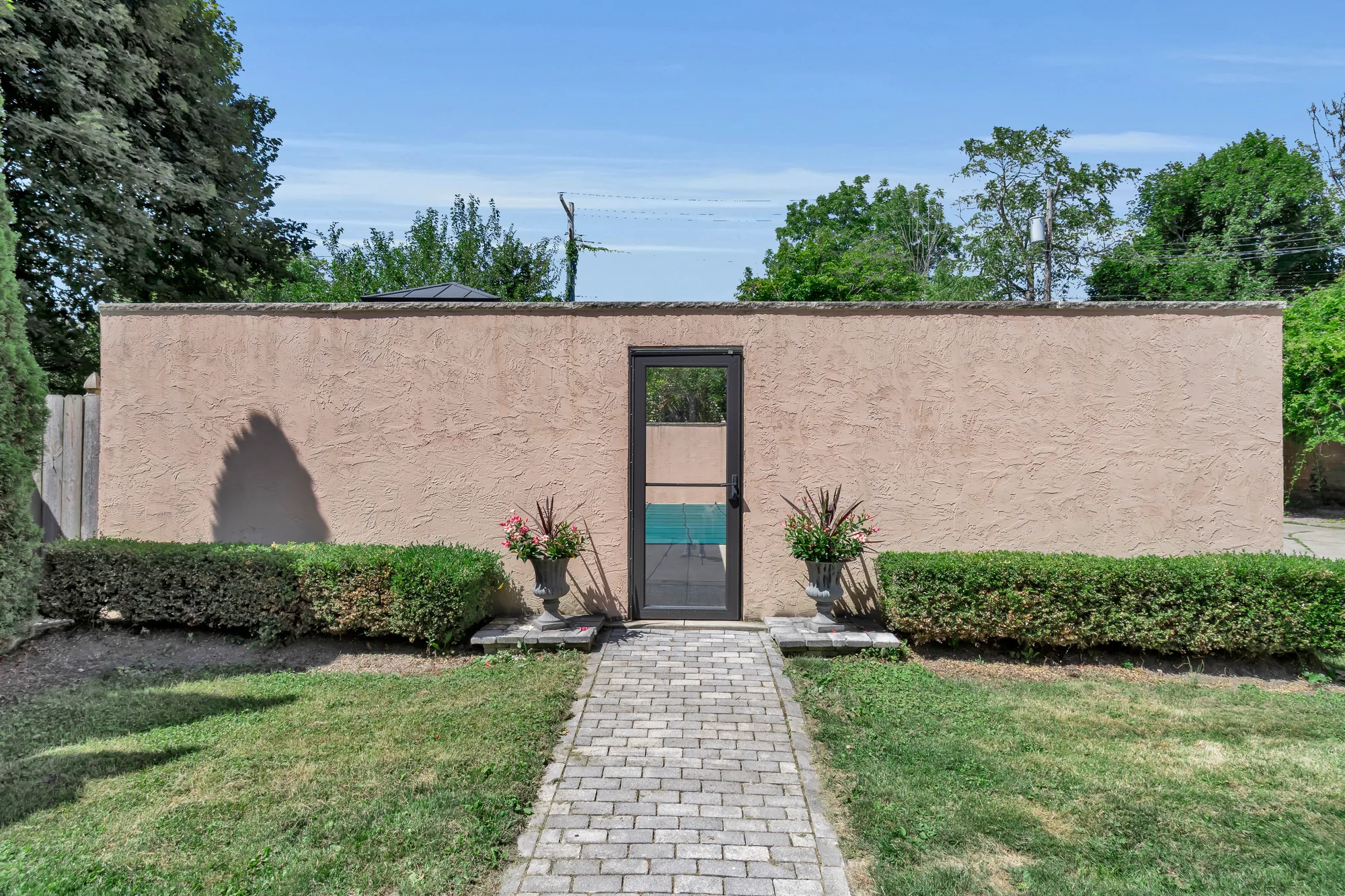 5 Beds Single-family house with a pool 214 Norwood, photo 5 of 56