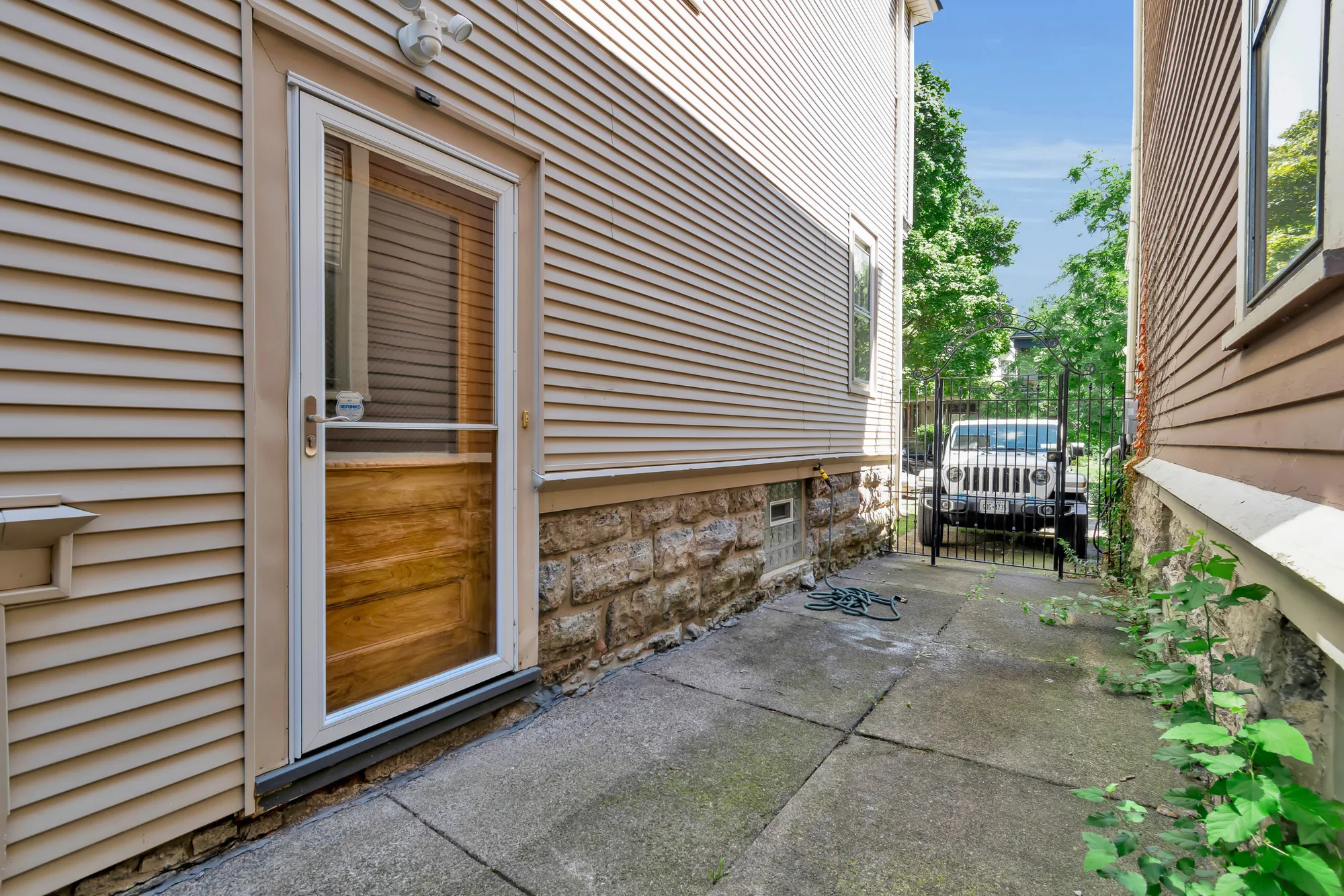 5 Beds Single-family house with a pool 214 Norwood, photo 6 of 56