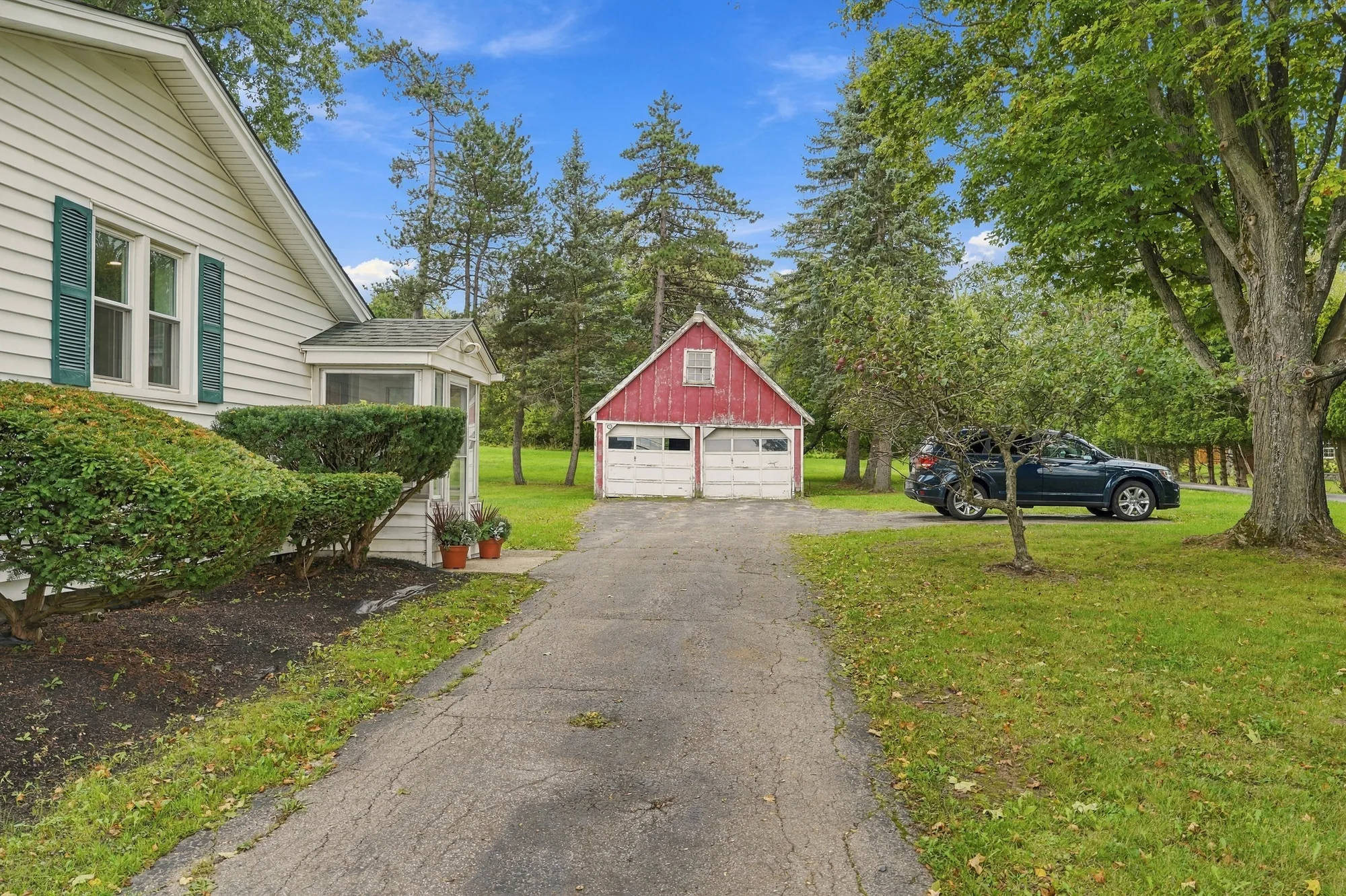 Single-family house 3 Bedroom 4 Beds 1 Bath, photo 2 of 25