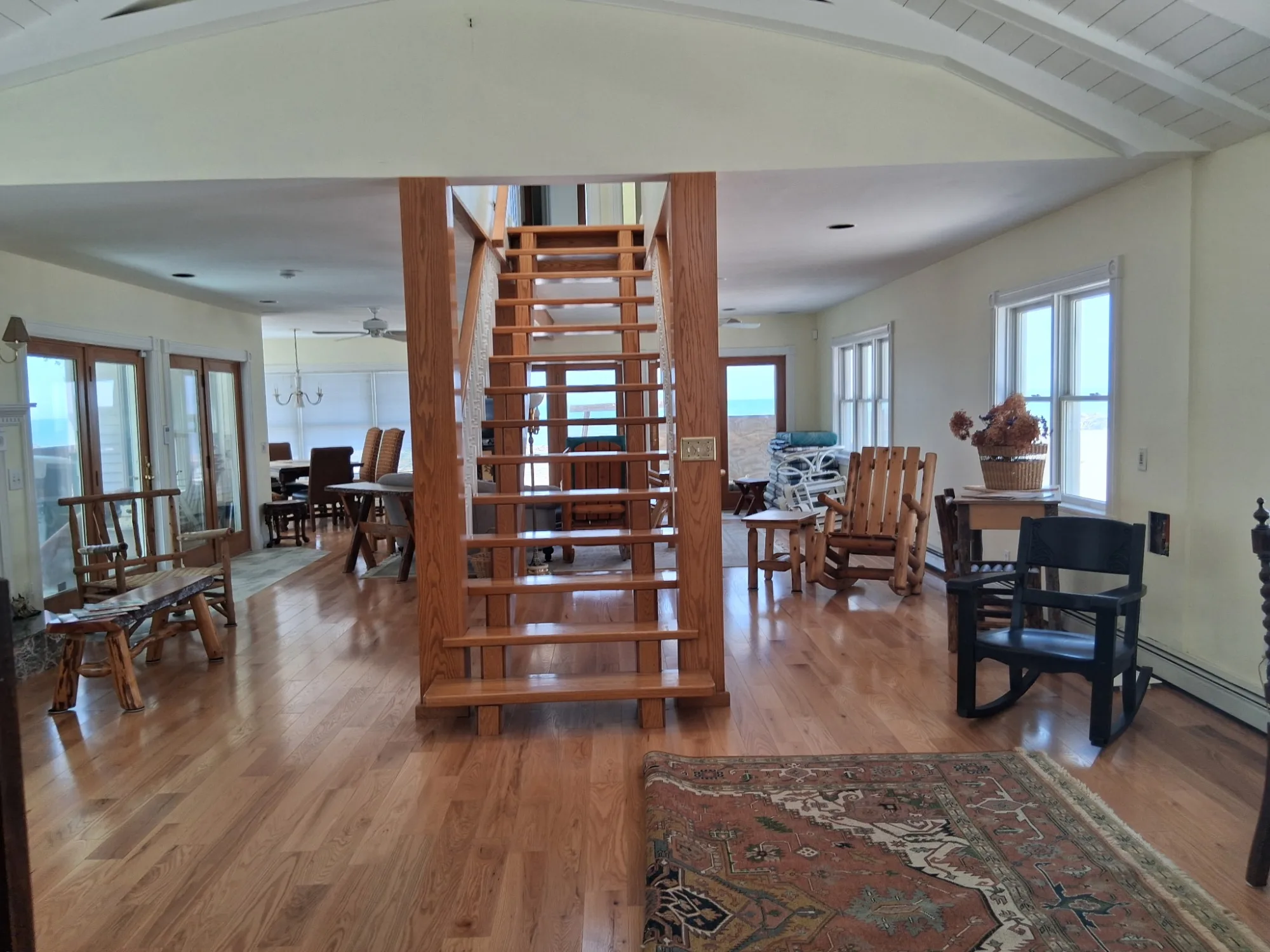 1062 Shady Lane Waterfront House 5 Bed 2.5 Bath, photo 6 of 13