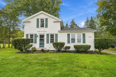 Single-family house 3 Bedroom 4 Beds 1 Bath, furnished house in West Falls, NY