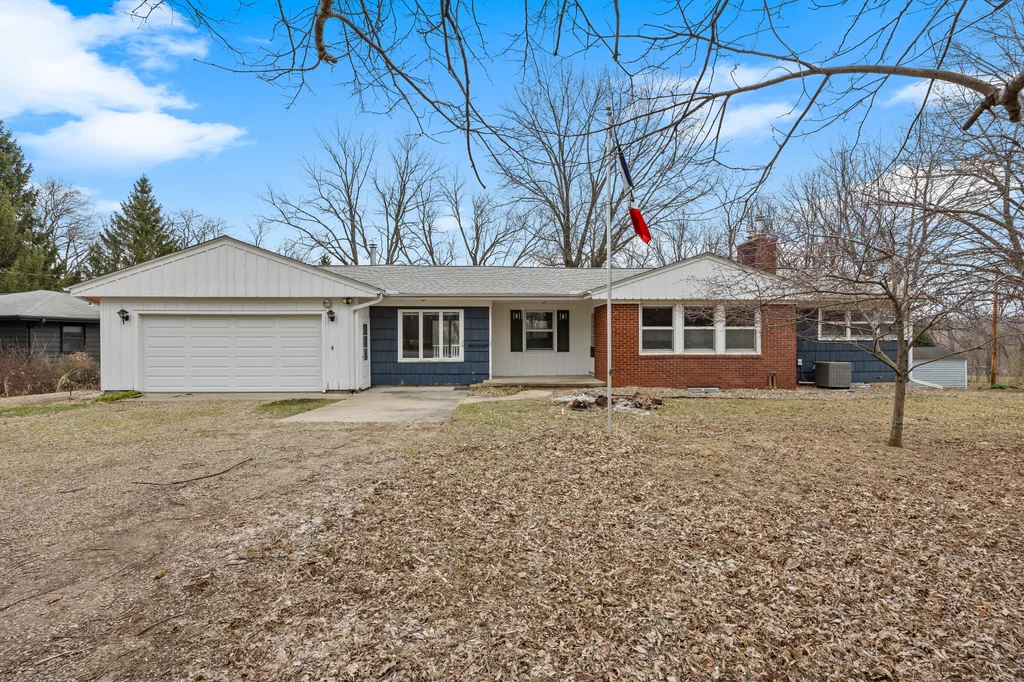 2020_Prairie_Du_Chien_Rd_NE-01