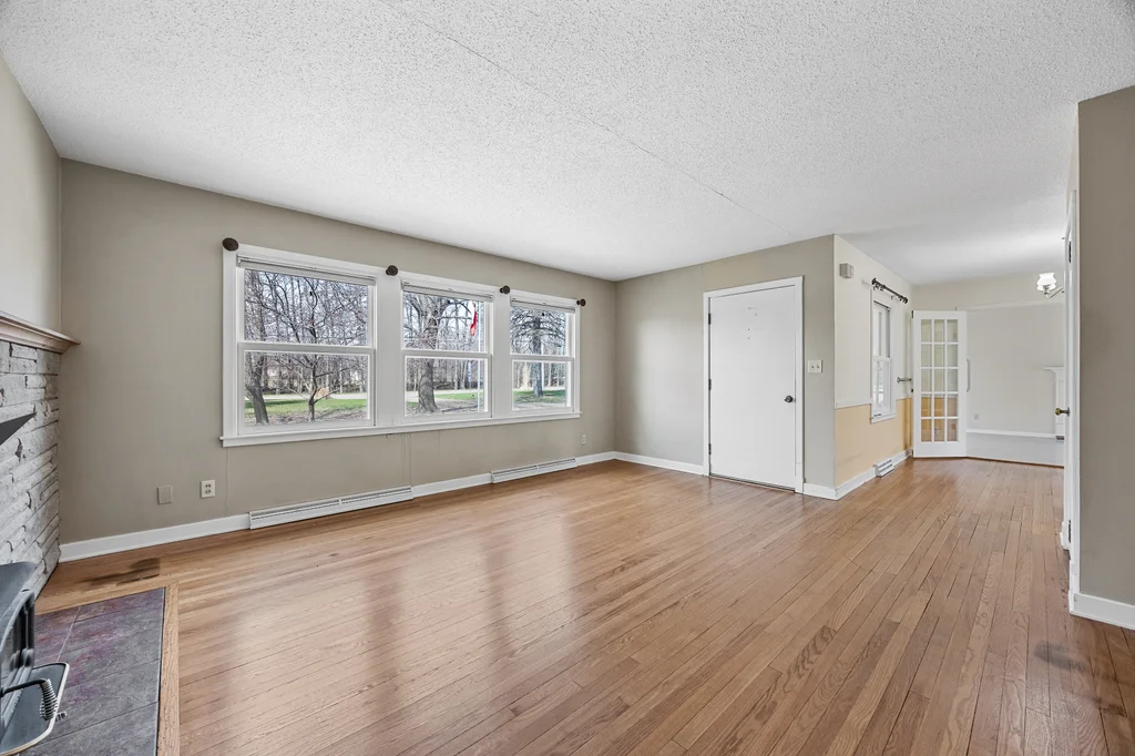 2020_Prairie_Du_Chien_Rd_NE-03