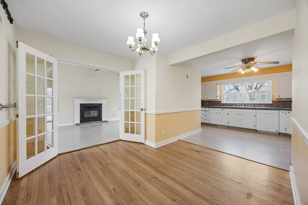 2020_Prairie_Du_Chien_Rd_NE-06