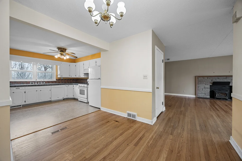 2020_Prairie_Du_Chien_Rd_NE-07