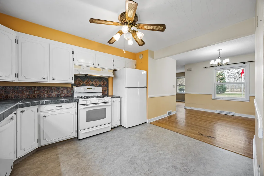 2020_Prairie_Du_Chien_Rd_NE-09