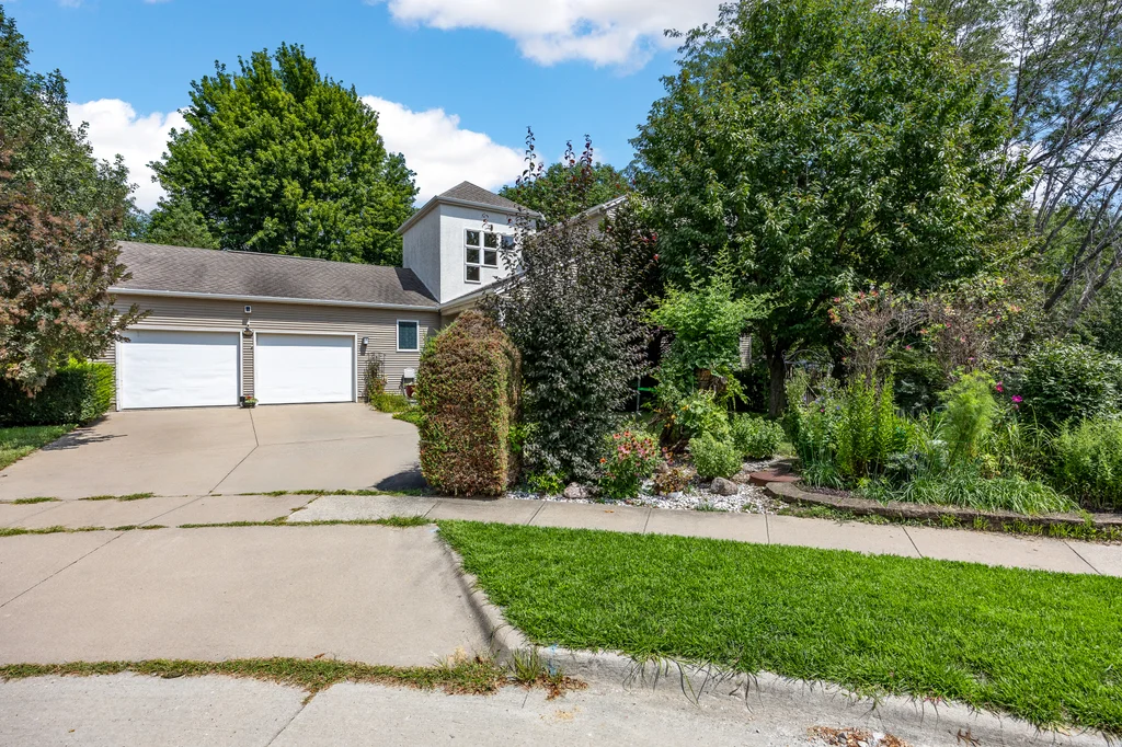 1902_Woodberry_Ct-02