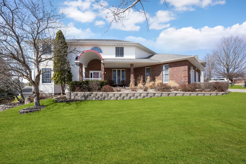 671_Barrington_Rd (1 of 46)