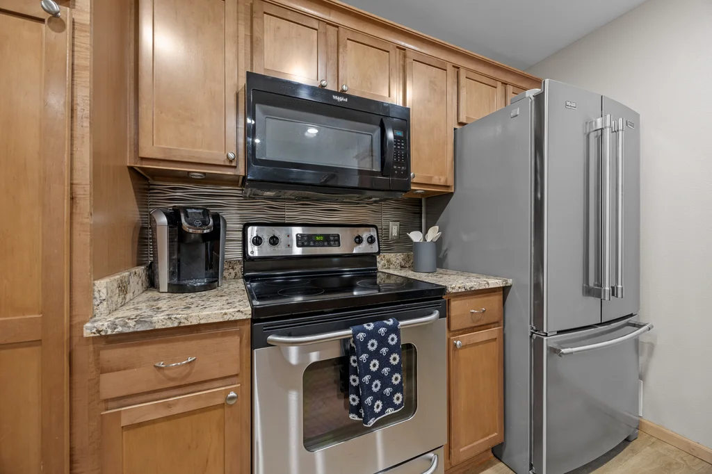 470_N_1st_303 (7 of 24)