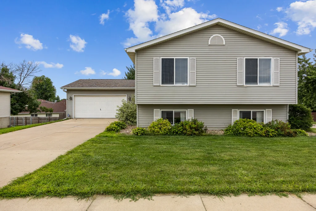 3205_33rd_Ave_SW (1 of 35)