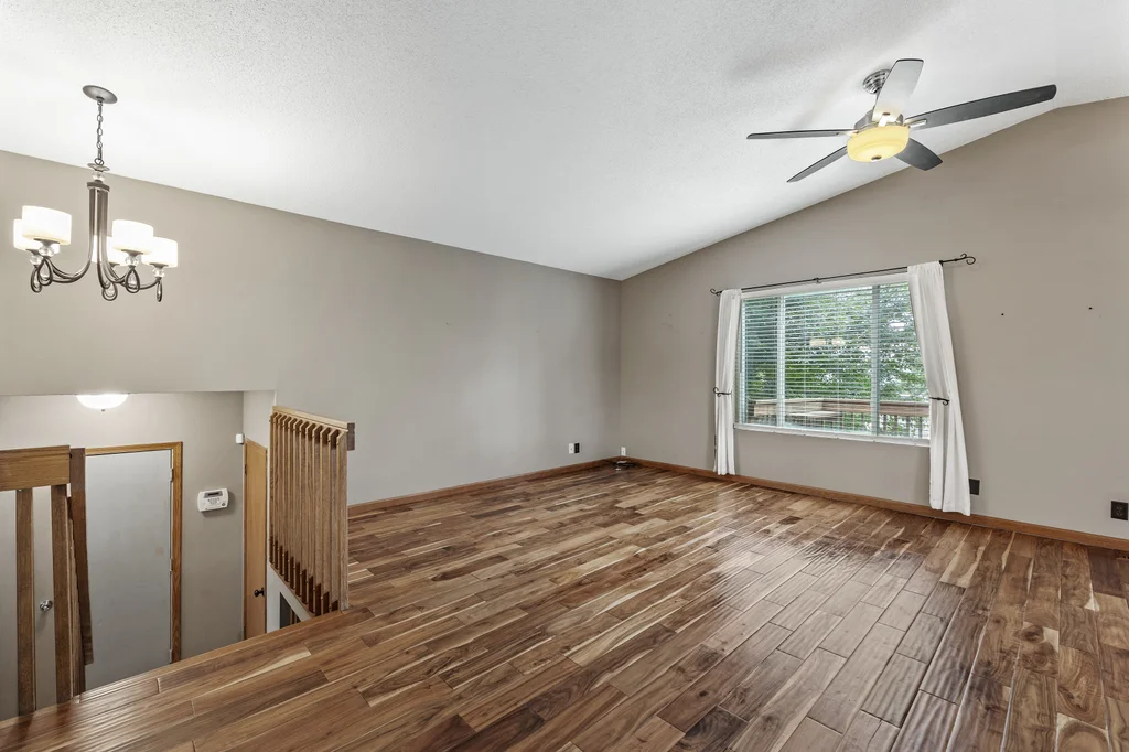 3205_33rd_Ave_SW (3 of 35)