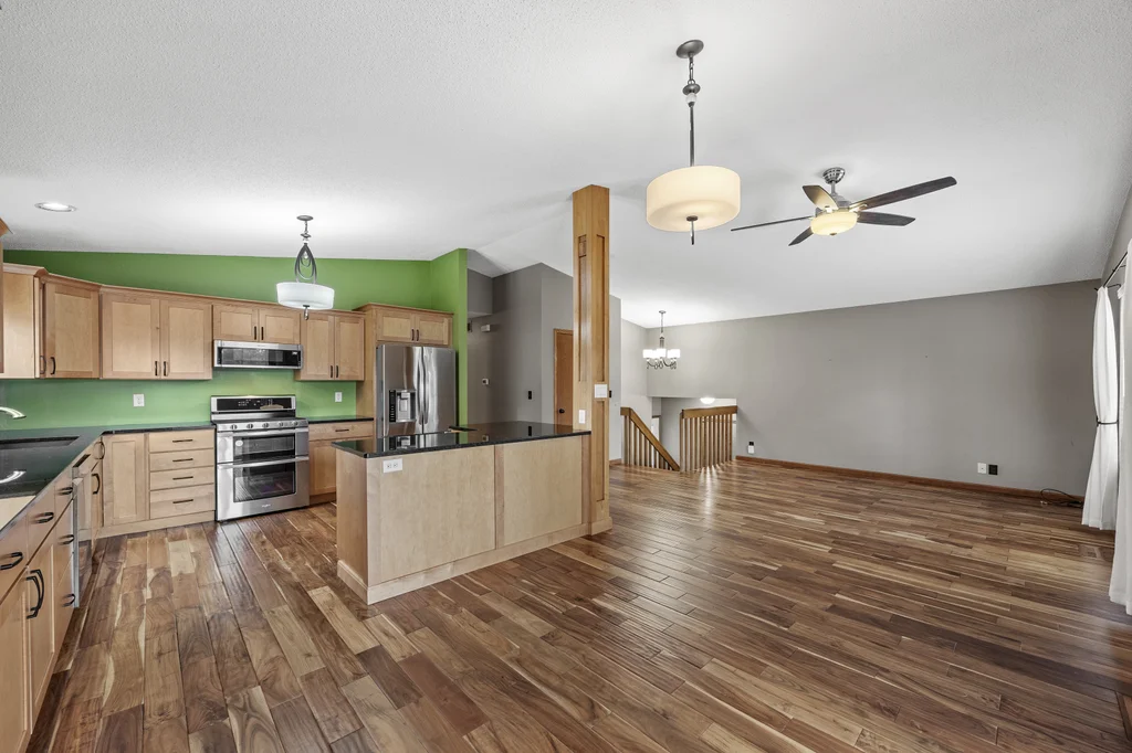3205_33rd_Ave_SW (6 of 35)