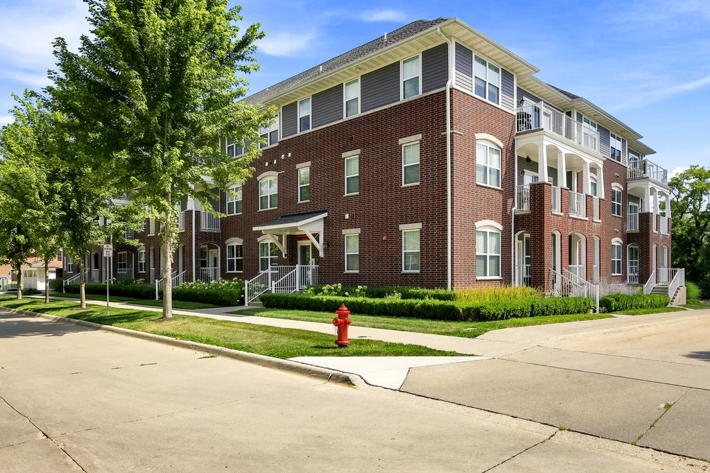2180_Willenbrook_Cir-01