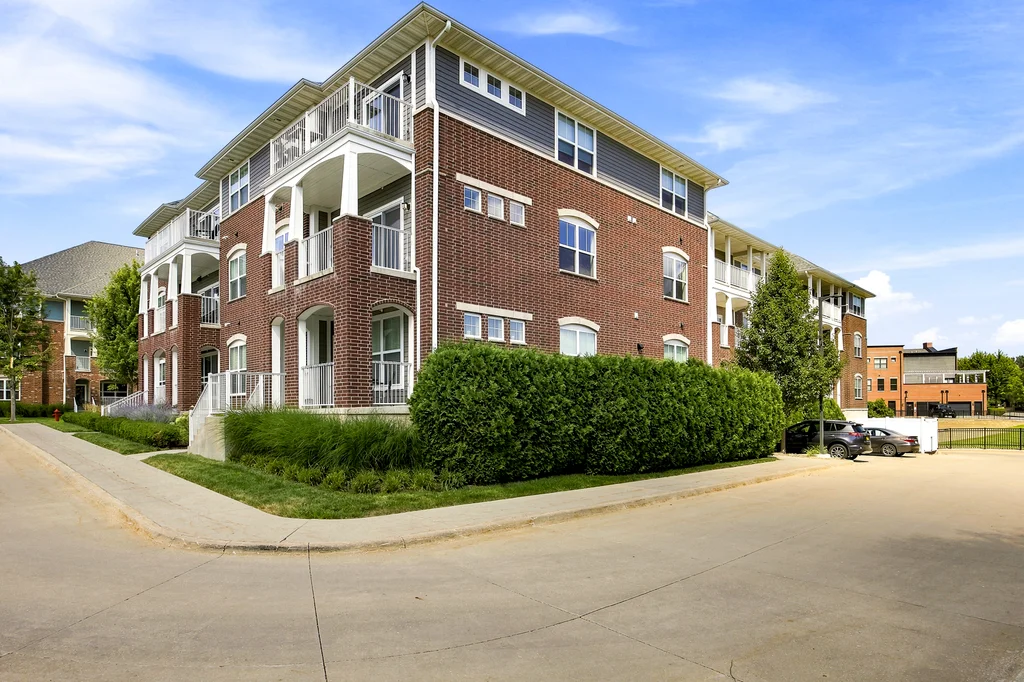 2180_Willenbrook_Cir-02