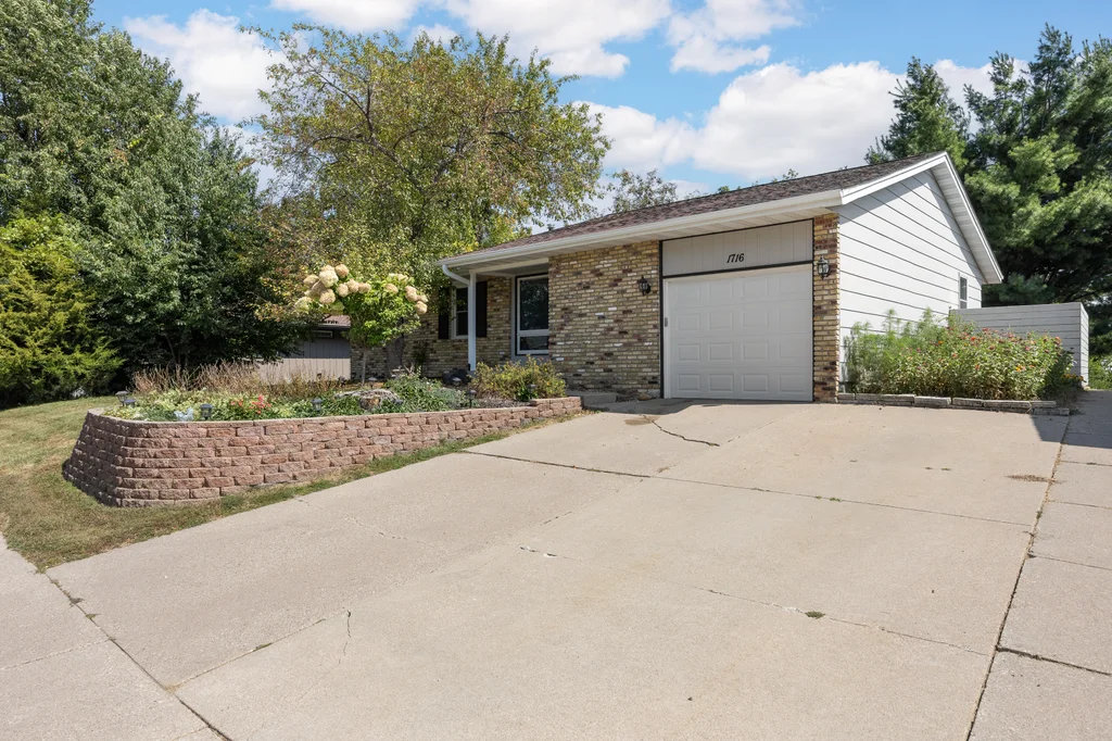 1716_Chestnut_Ln (3 of 41)