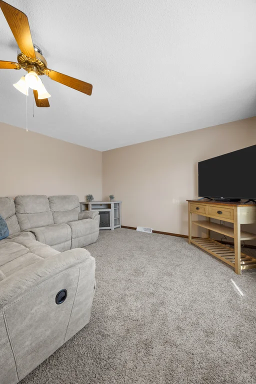 147_Circle_Dr (6 of 50)