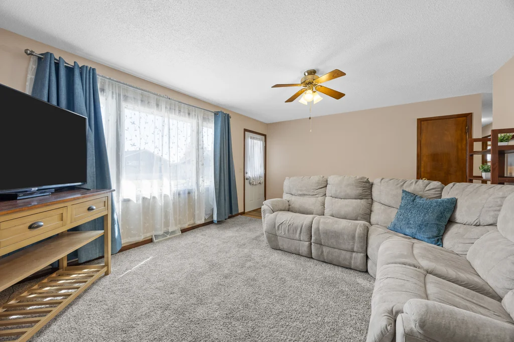 147_Circle_Dr (7 of 50)