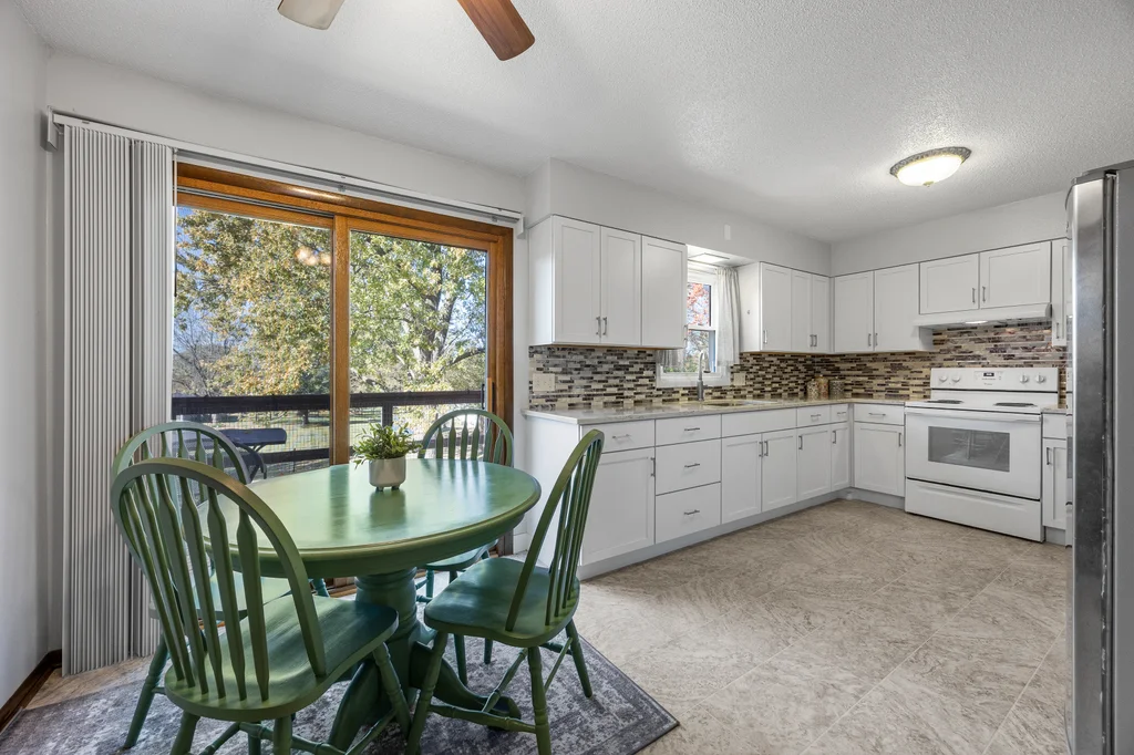 147_Circle_Dr (9 of 50)