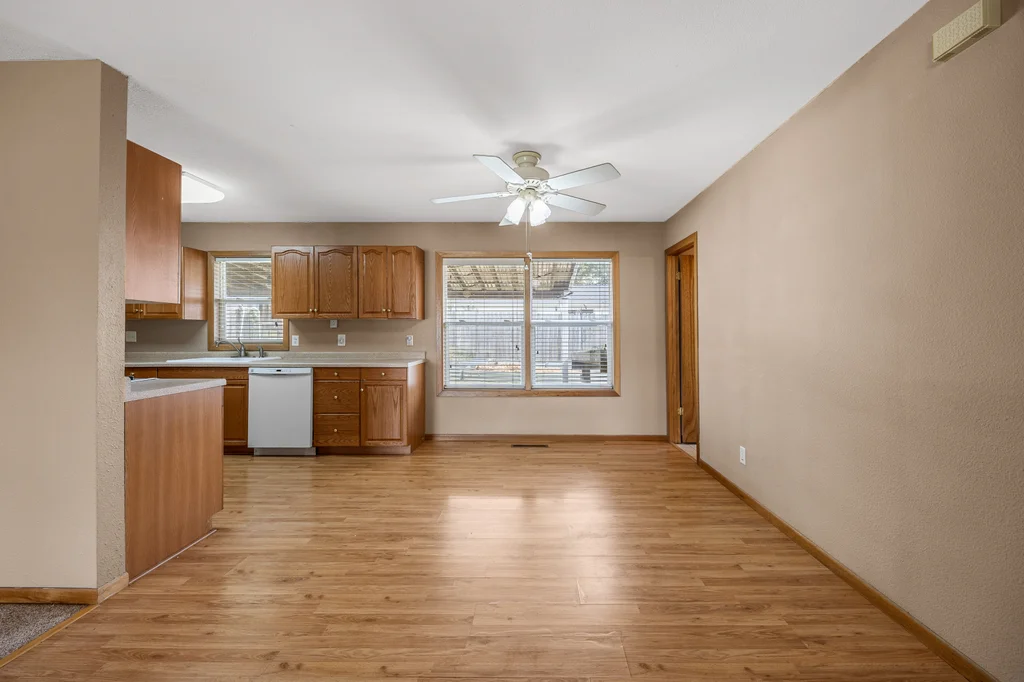 4839_Ford_Ave (10 of 28)
