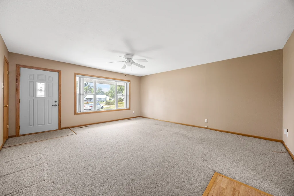 4839_Ford_Ave (5 of 28)