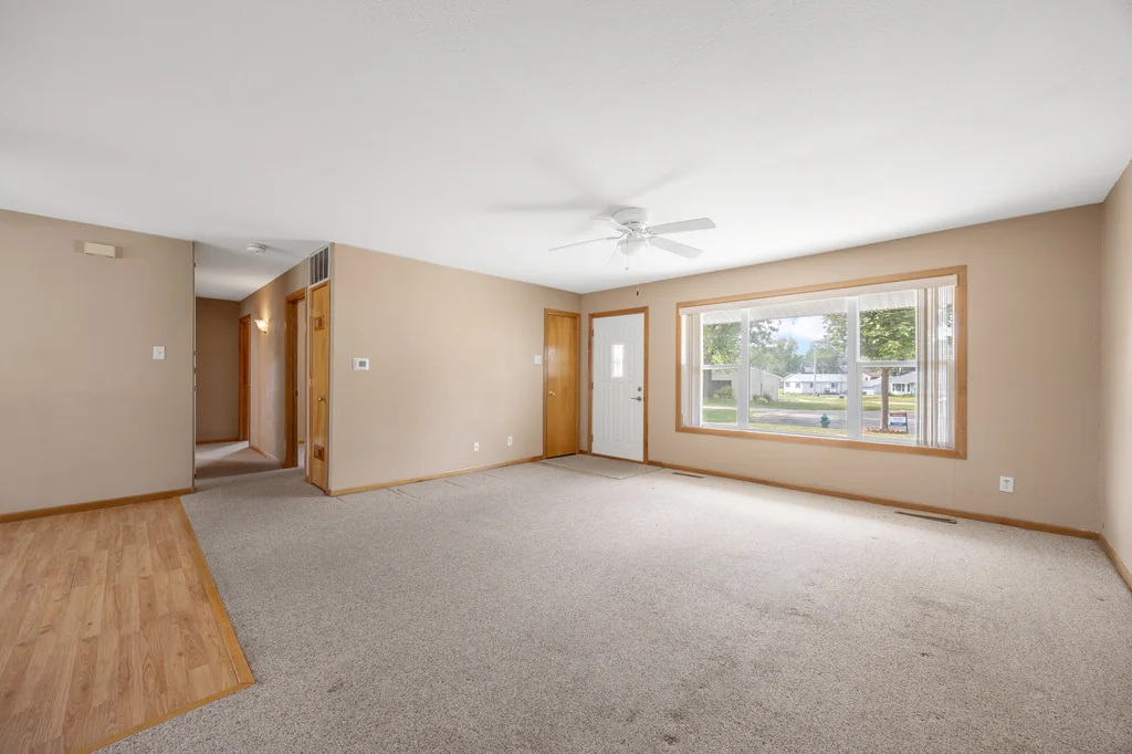 4839_Ford_Ave (6 of 28)