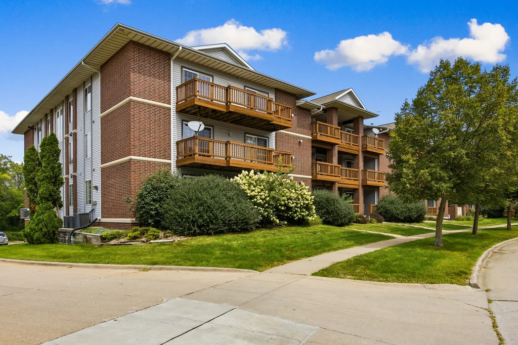 556_Westside_Dr-01