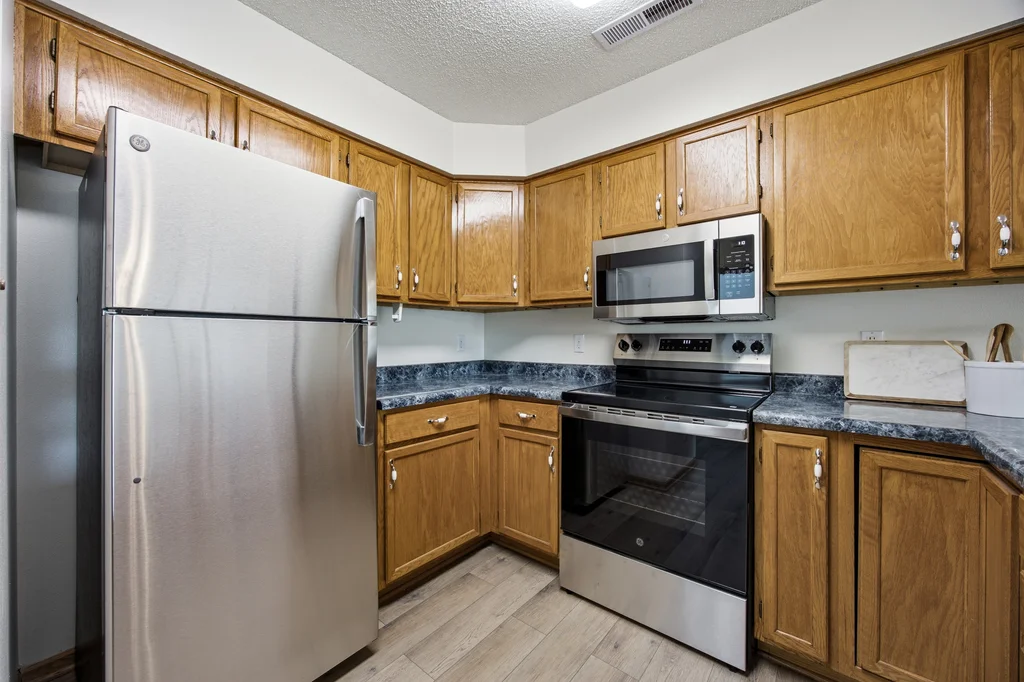 556_Westside_Dr-09
