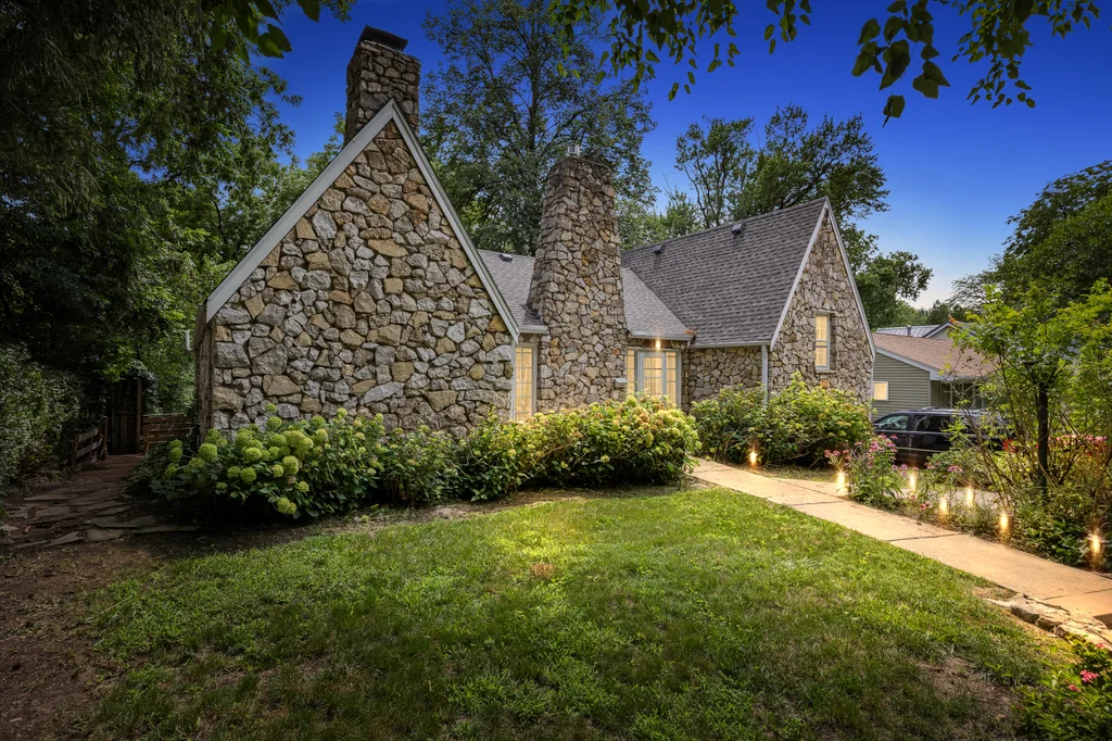 1217_Friendly_Ave-01