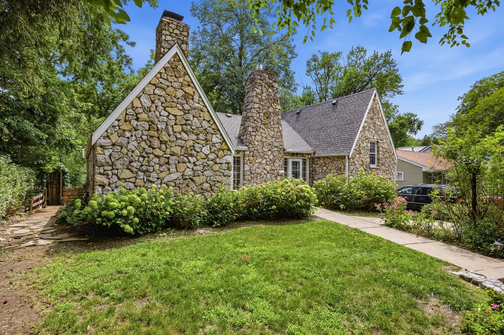 1217_Friendly_Ave-03