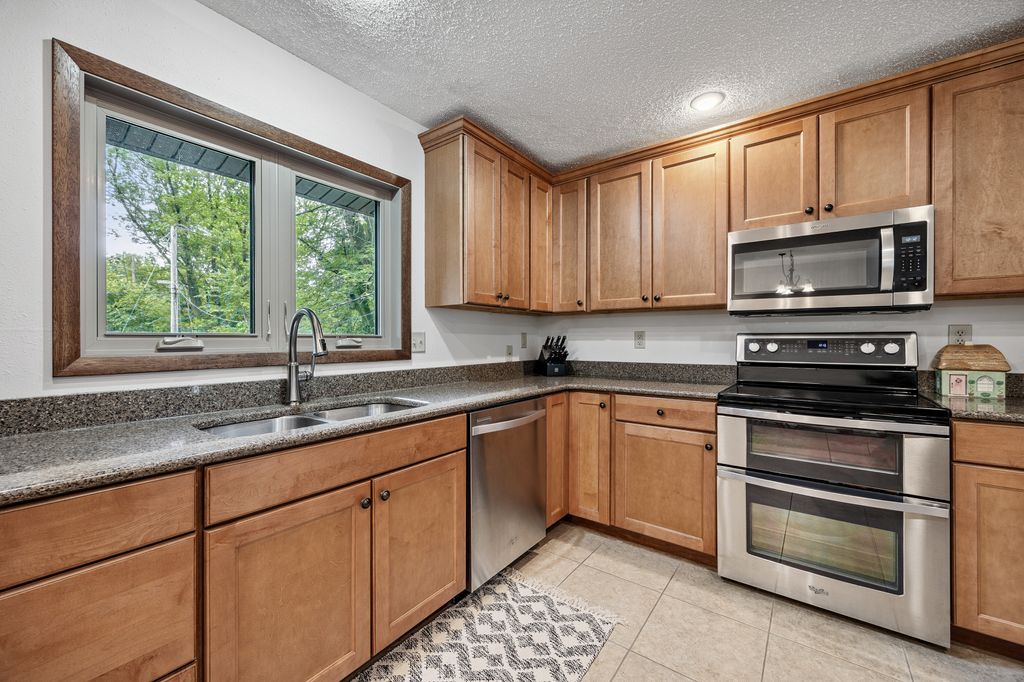 812_Keswick_Dr (9 of 25)