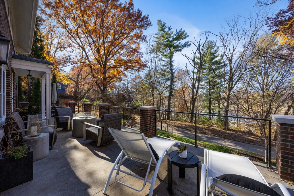 8_Bella_Vista_Pl-EXT (2 of 16)