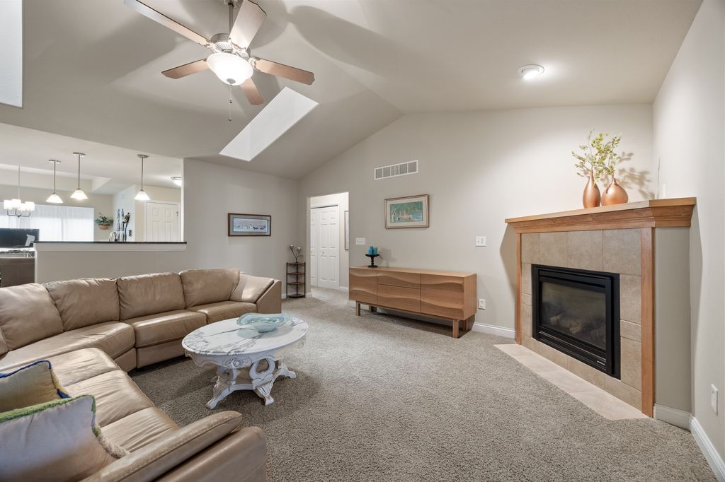 72_Brentwood_Dr-05