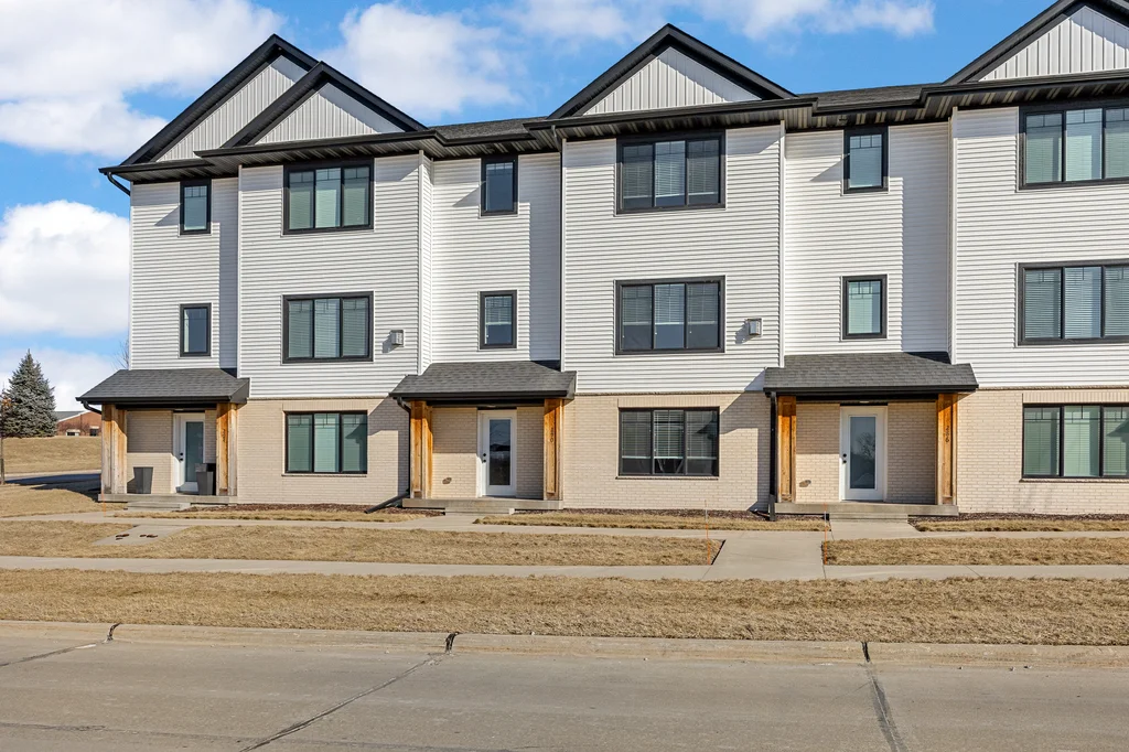 290_Kenneth_Dr (2 of 25)