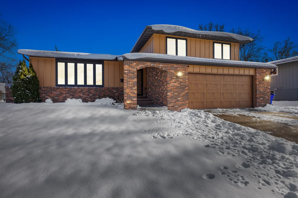 4642_Aspen_Ln_NE (1 of 40)