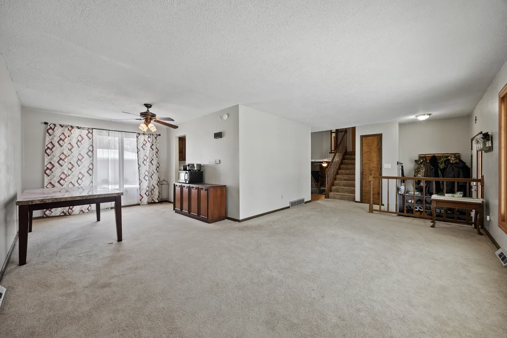 4642_Aspen_Ln_NE (7 of 40)