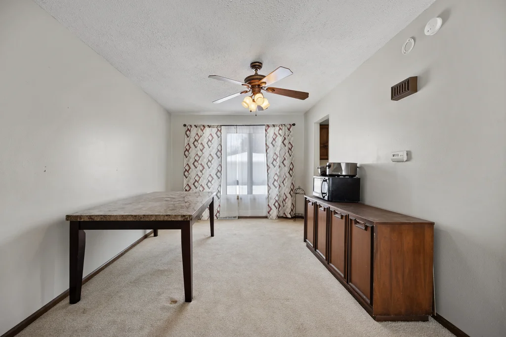 4642_Aspen_Ln_NE (9 of 40)