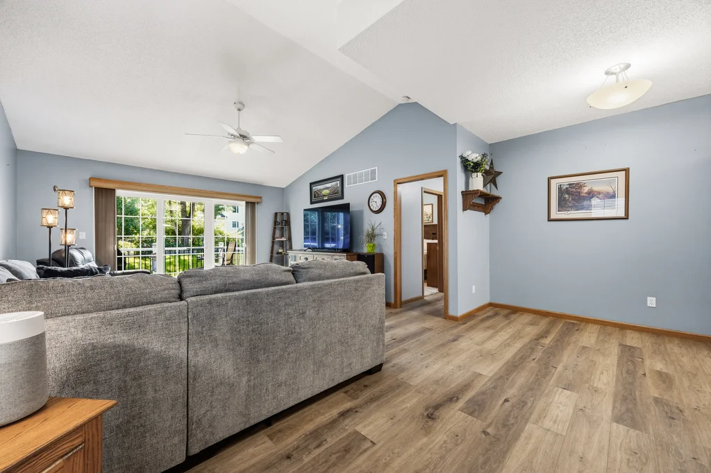 2340_Catskill_Ct-03