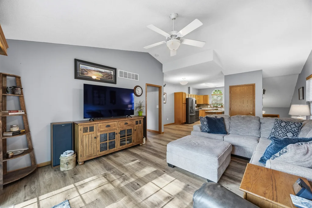 2340_Catskill_Ct-05