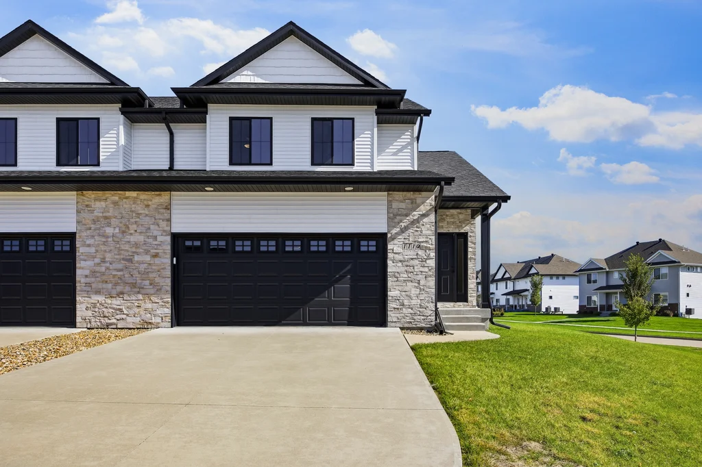 1110_Leann_Cir-01