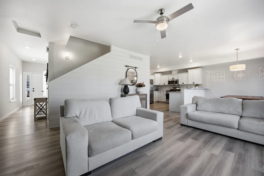 1110_Leann_Cir-03