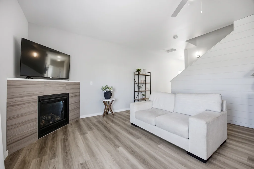 1110_Leann_Cir-04