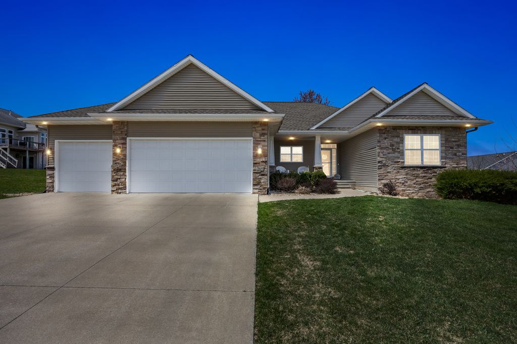 265_White_Pine_Cir-01