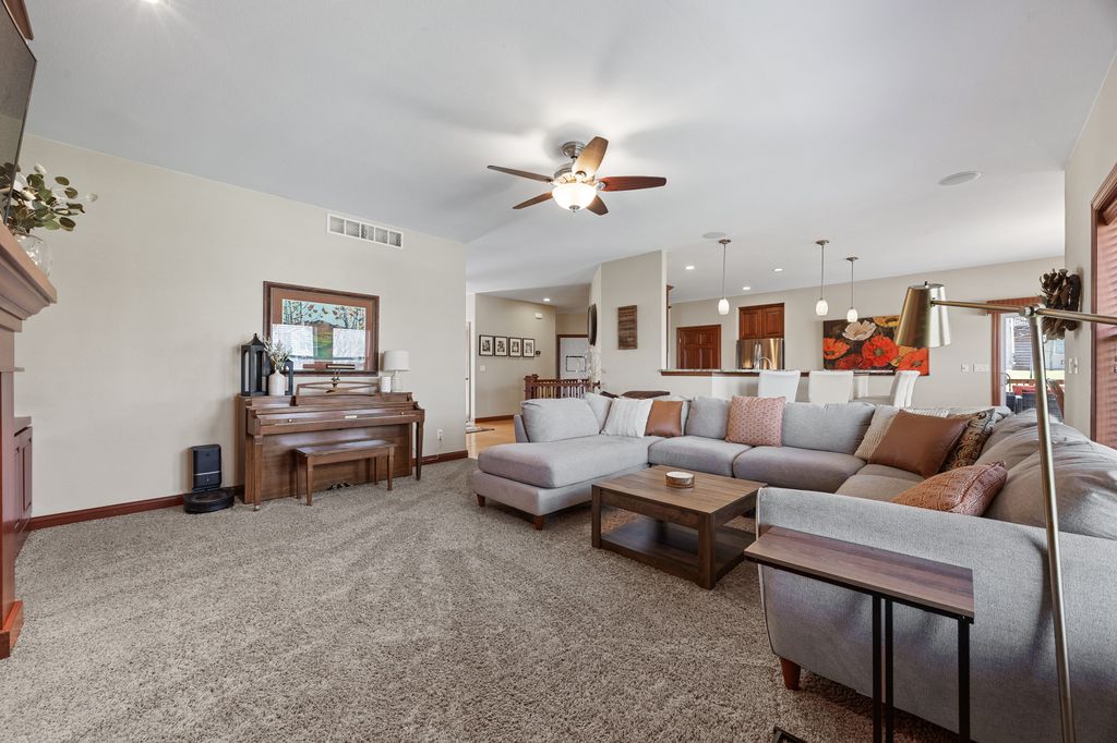 265_White_Pine_Cir-08