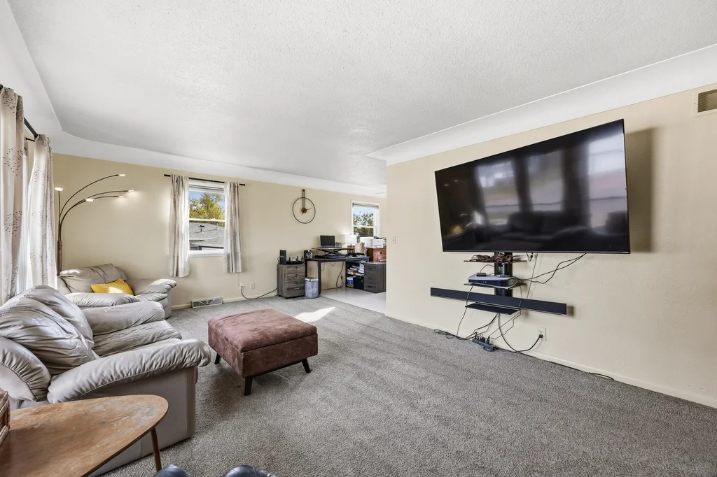 3313_Crestwood_Dr_NW (6 of 32)