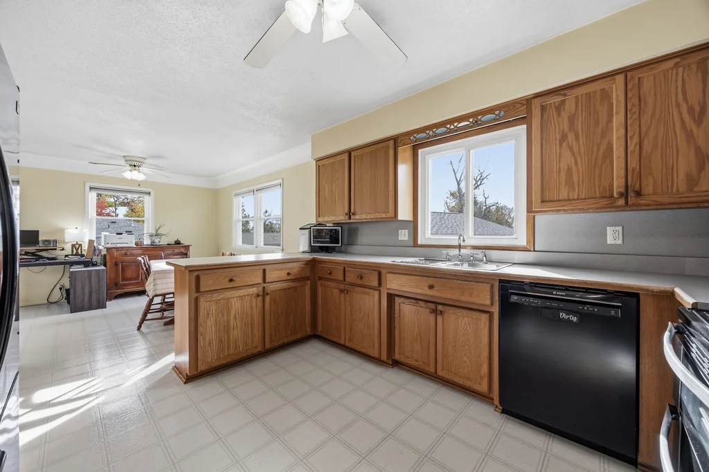 3313_Crestwood_Dr_NW (9 of 32)